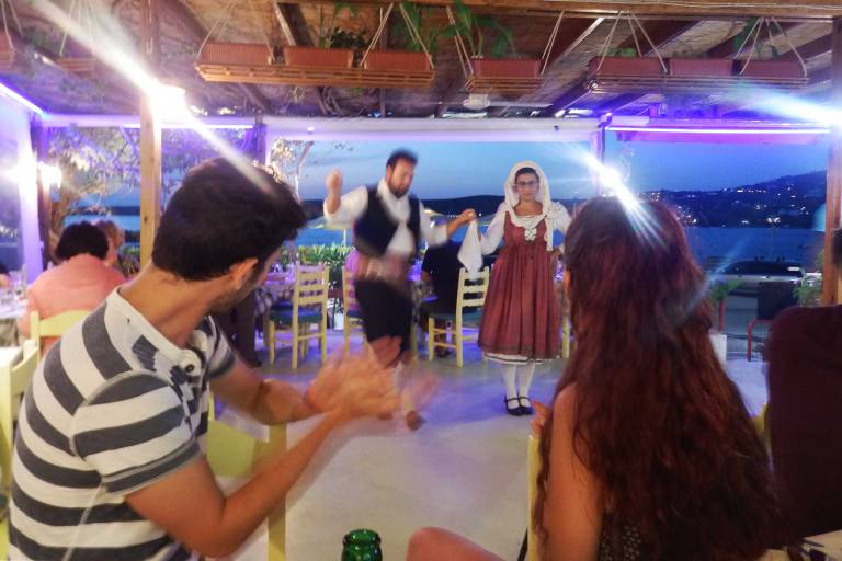 paros-dinner-and-greek-dancing